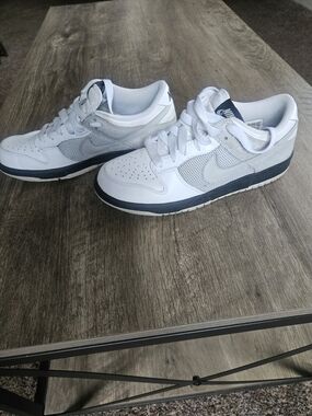 Nike Low Top Sneakers in White and Navy